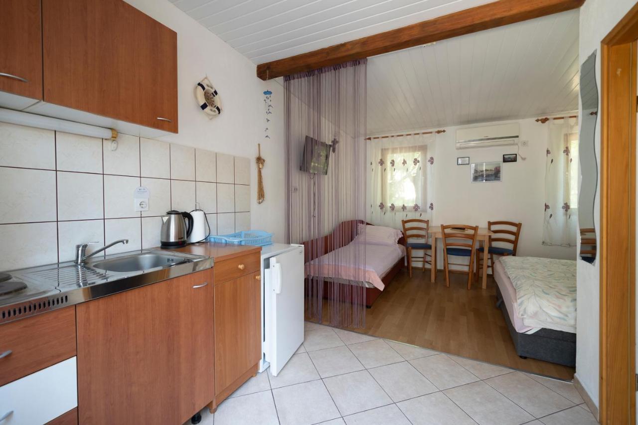 Studio Apartman Ema Gornji Karin Kültér fotó